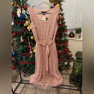 Elegant Pink Sleeveless Dress